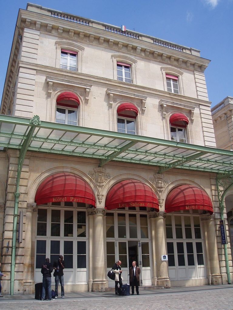 Kyriad Paris 10 - Gare De L'Est Hotel Ngoại thất bức ảnh