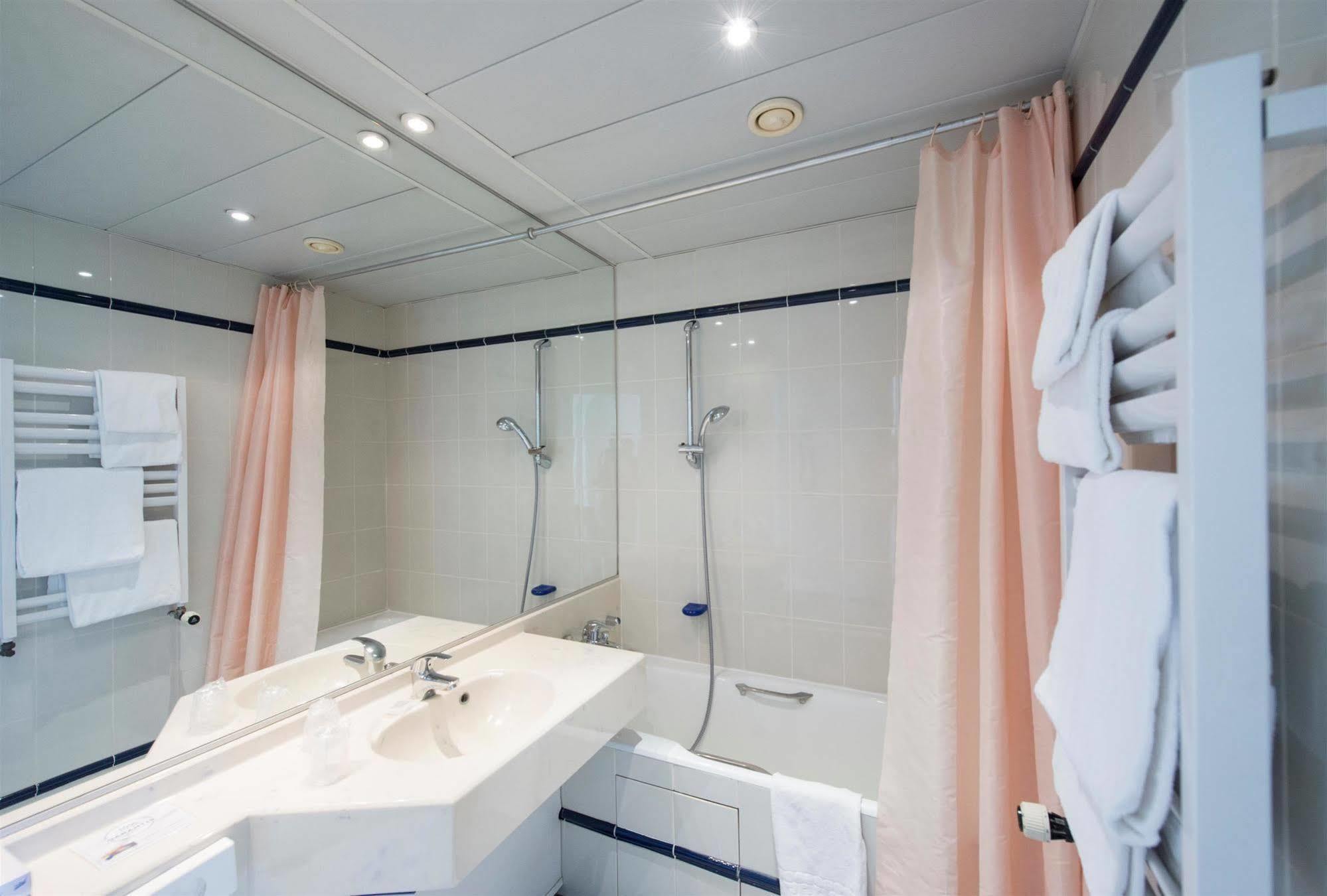 Kyriad Paris 10 - Gare De L'Est Ngoại thất bức ảnh