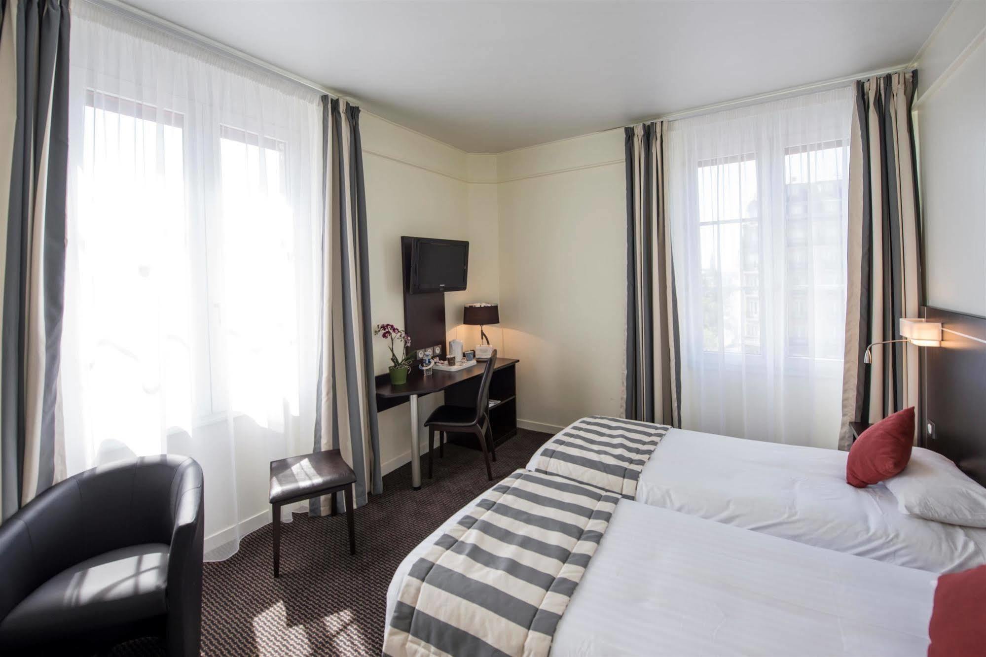 Kyriad Paris 10 - Gare De L'Est Ngoại thất bức ảnh