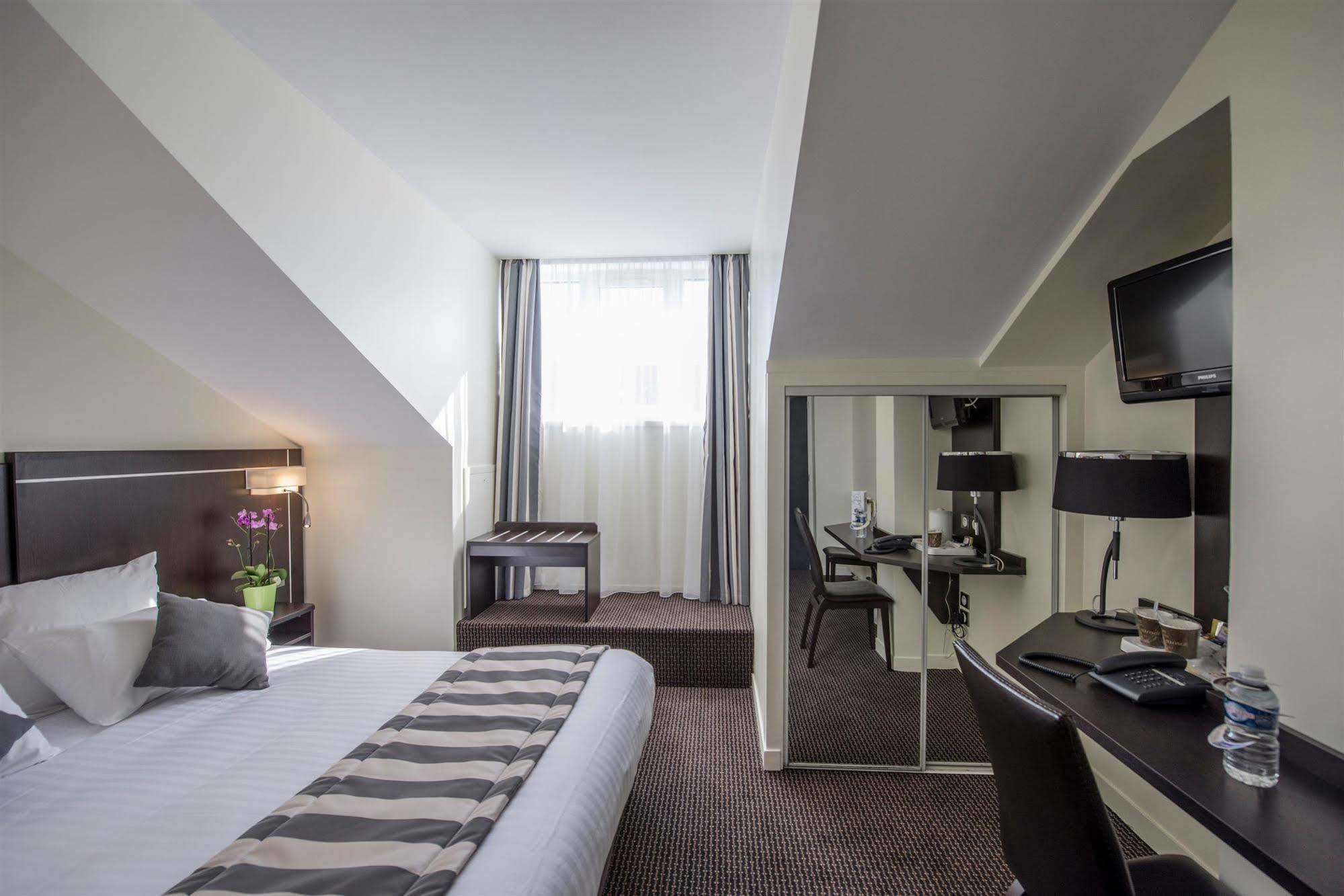 Kyriad Paris 10 - Gare De L'Est Hotel Ngoại thất bức ảnh