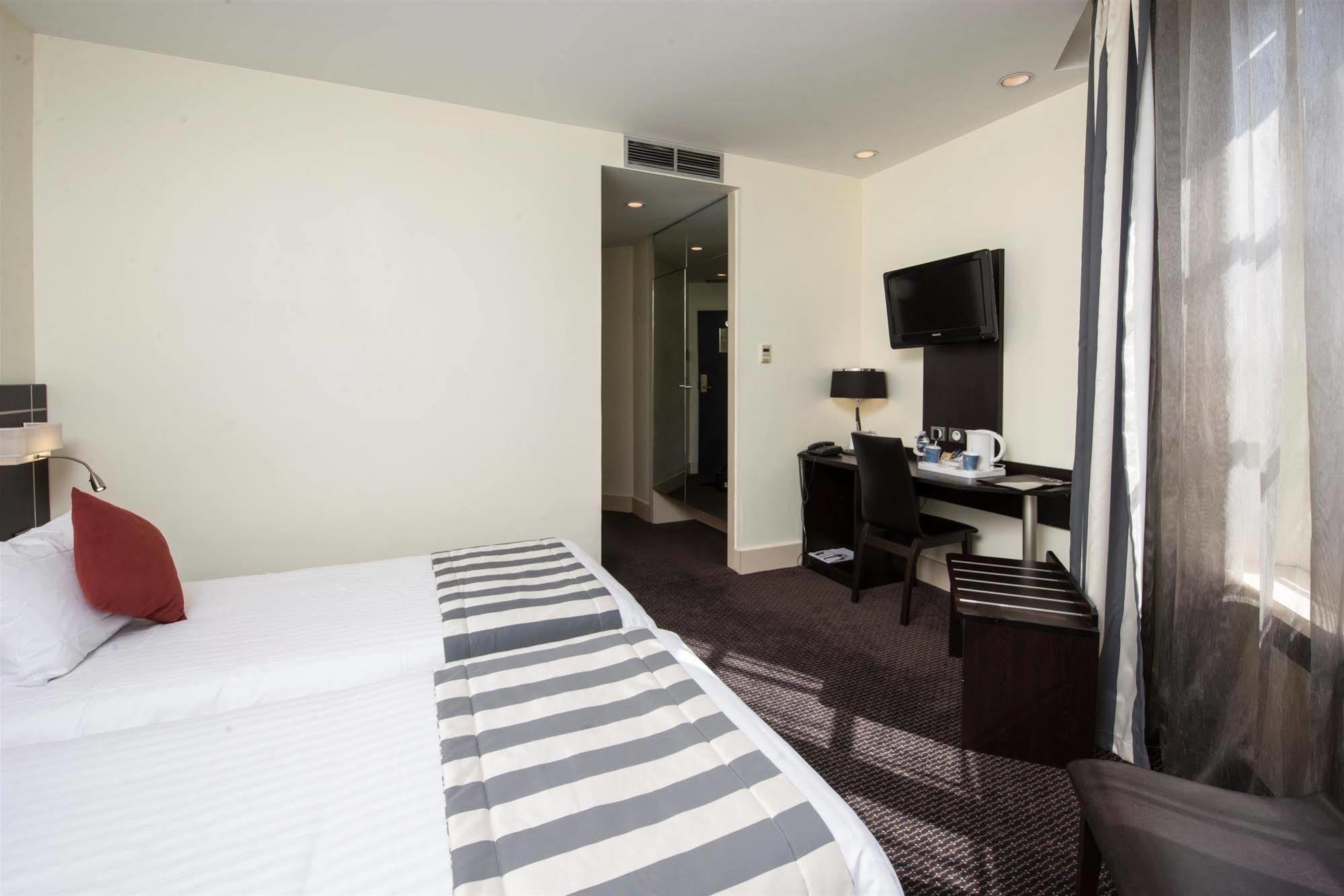 Kyriad Paris 10 - Gare De L'Est Hotel Ngoại thất bức ảnh