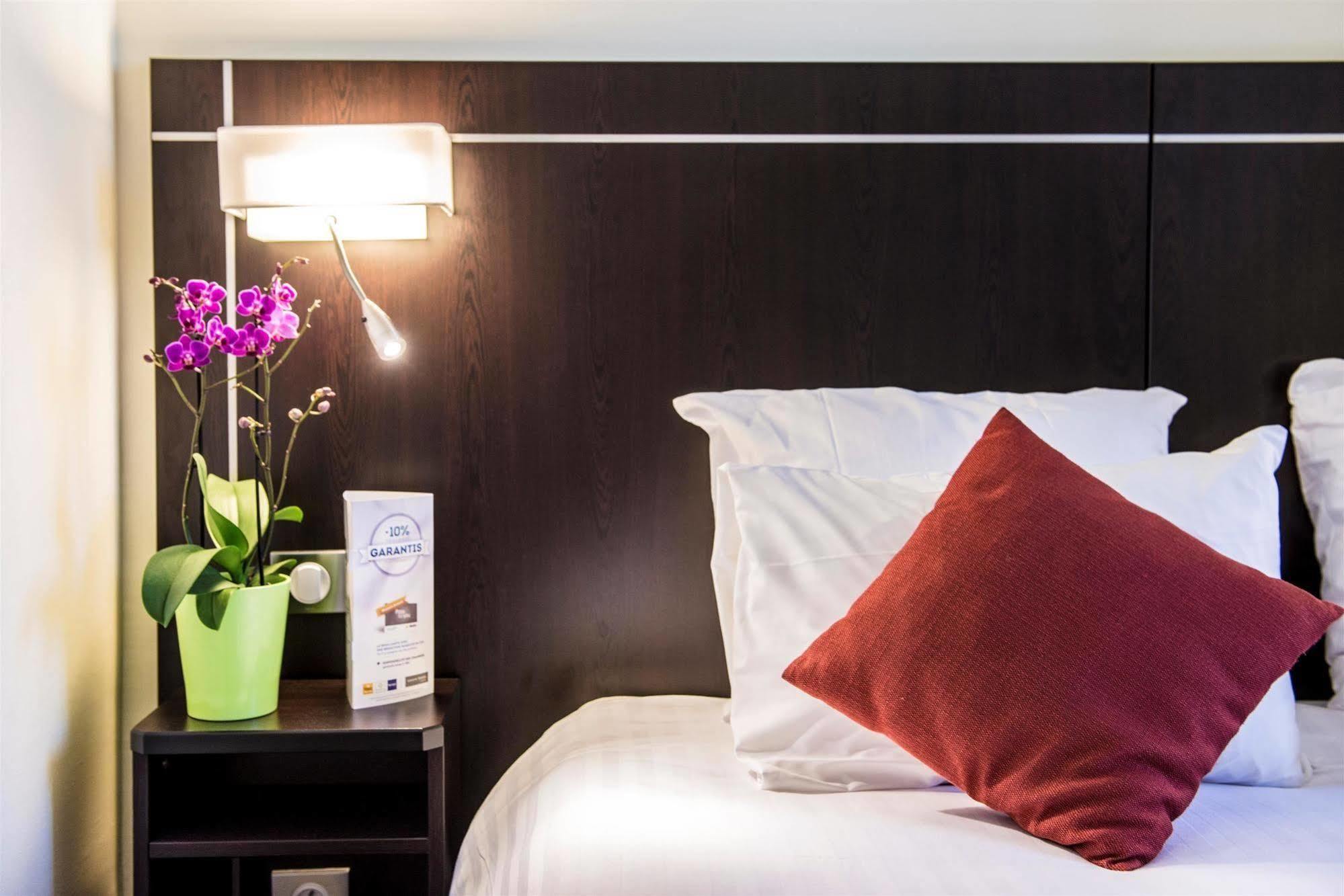 Kyriad Paris 10 - Gare De L'Est Hotel Ngoại thất bức ảnh