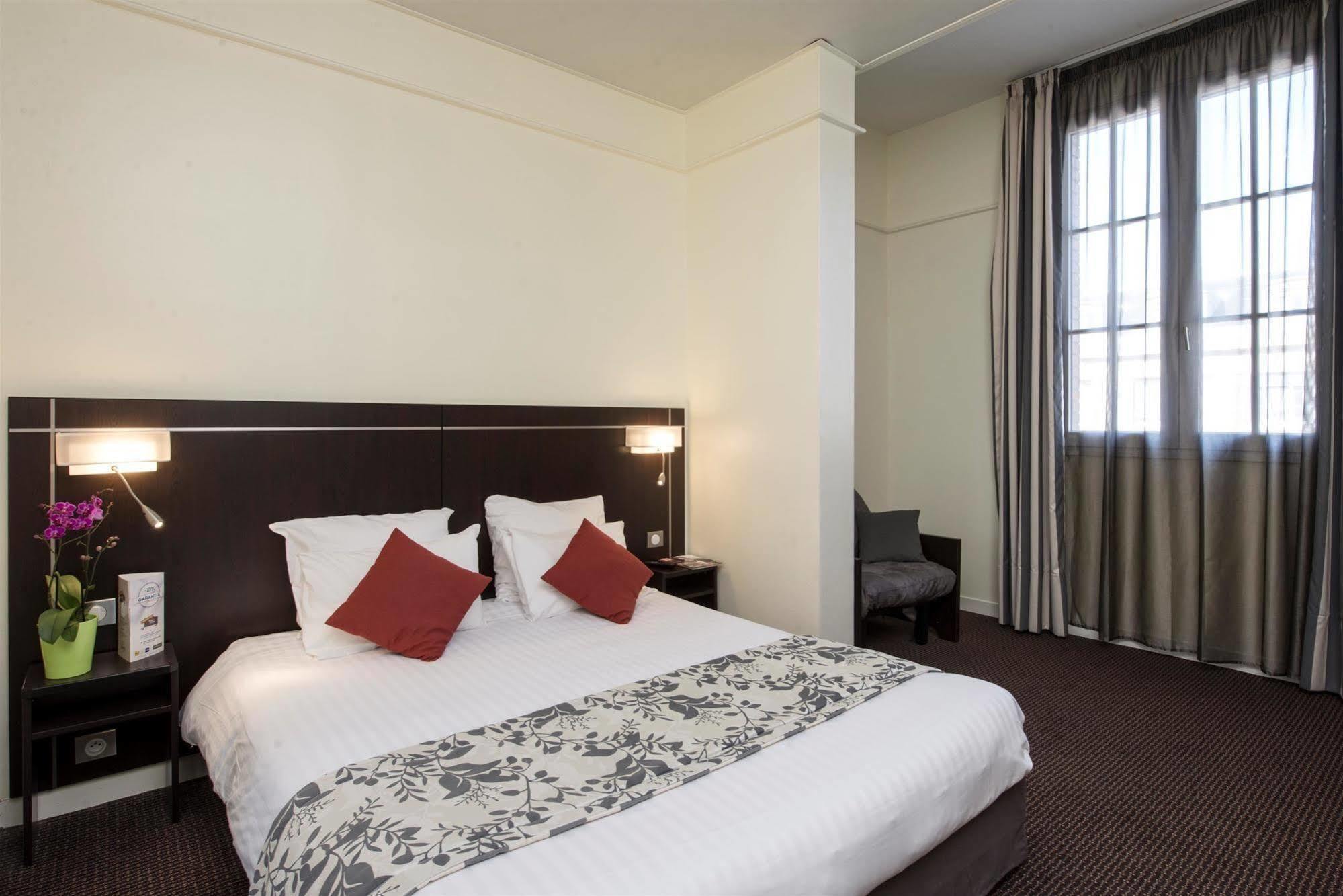 Kyriad Paris 10 - Gare De L'Est Hotel Ngoại thất bức ảnh