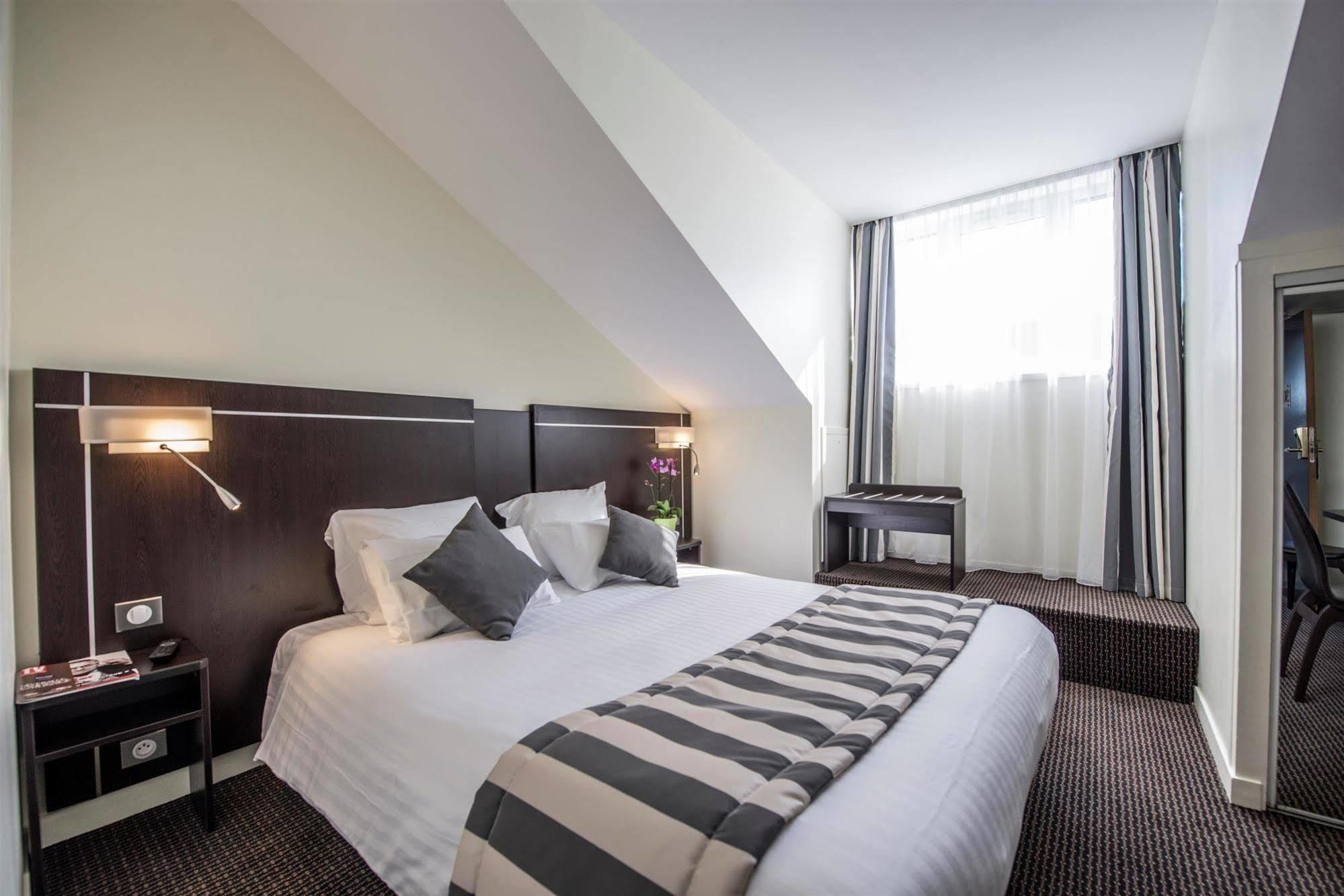 Kyriad Paris 10 - Gare De L'Est Hotel Ngoại thất bức ảnh